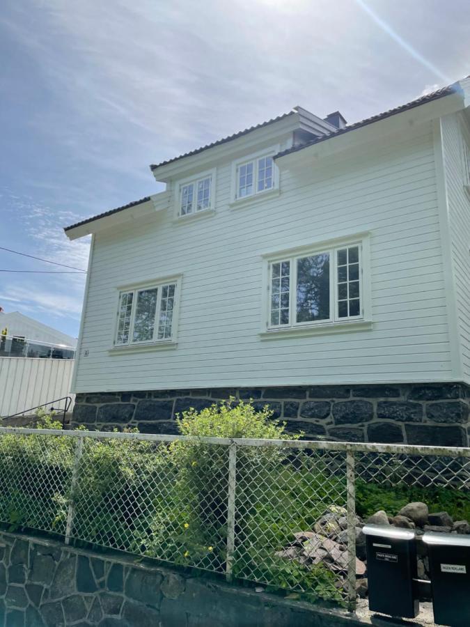 Fin Leilighet, Sentralt Og Sjonaert,Med Parkering Arendal Exterior foto